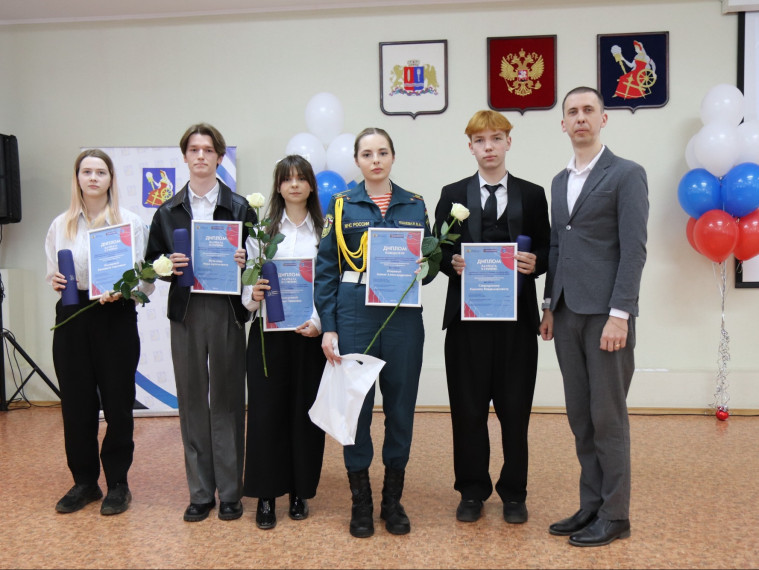 Награждение за участие в научно-творческом конкурсе «Противодействие экстремизму в молодежной среде»